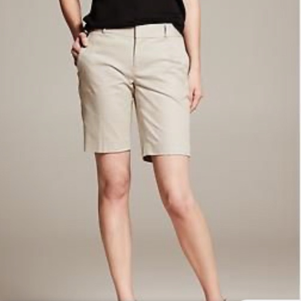 Banana Republic Shorts Women’s Size 2 Khaki HAMPTON-FIT JACQUARD BERMUDA Short